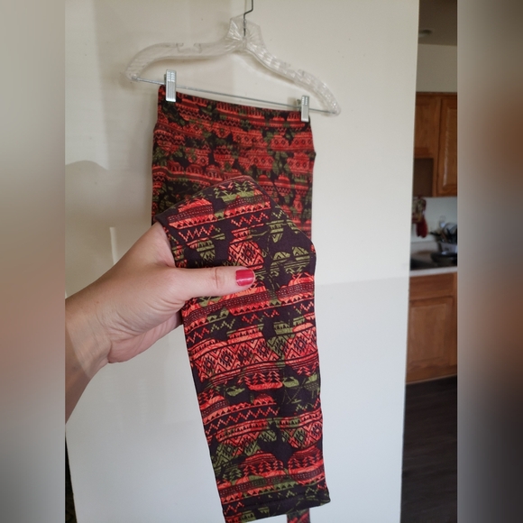 NWOT lularoe firery Alpine lake house leggings - Picture 9 of 11
